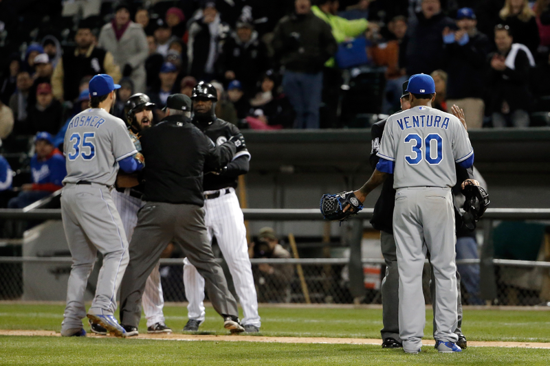 Illustration for article titled Last Night's White Sox-Royals Brawl Was A Photographer's Delight